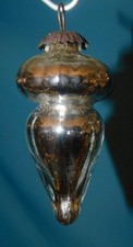 ANCIENNE BOULE DE NOËL EN VERRE SOUFFLÉ MERCURISÉ ÉGLOMISÉ . H 120 mm . PARDON