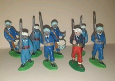 JOUET ANCIEN : 8 SOLDATS