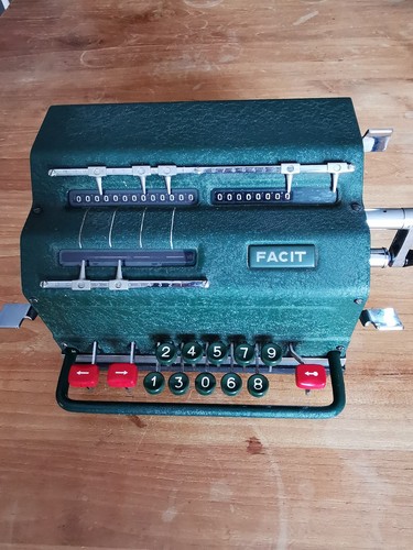 Ancienne machine calculer - ancienne,