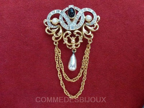 Broche néo classique - broche, classique"