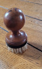 PETITE BROSSE EN BOIS  N° 27 EN POIL DUR, CRIN DE CHEVAL OU AUTRES...8X5CM