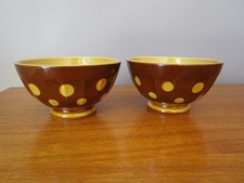 2  BOLS  A FACETTES SARREGUEMINES MARRONS  DECOR PETITS POIS JAUNES