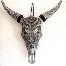 crane de taureau sculpter a l'état neuf , la tête fait 60 cm's de large, 50 cm's