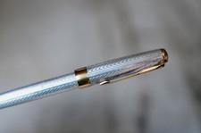 MAGNIFIQUE STYLO ROLLER PARKER