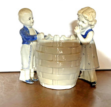 FIGURINE JARDINIÈRE Blanc bleu GARÇON & FILLE EN PORCELAINE ancienne Allemande