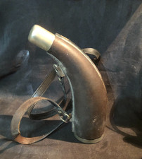 FLASQUE EN VERRE ET CUIR FORME DE CORNE