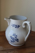 ancien pichet en terre de fer