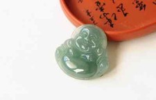 Pendentif Bouddha Rieur en Jade Vert semi-Translucide