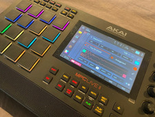 AKAI MPC LIVE II + DECKSAVER +