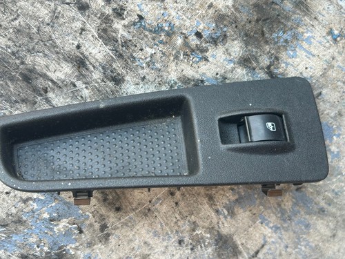 Bouton leve vitre avant droit - bouton,