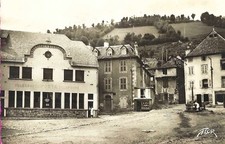 15 -CHAUDES - AIGUES - LA PLACE DE LA POSTE - CARTE PHOTO