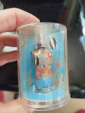 Une Miniature De Parfum Jean