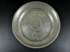 Plat Etain XVIII° Décor Poinçonné Lions Signé MMG Bord Gravé