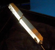 BROCHE / YVES SAINT LAURENT