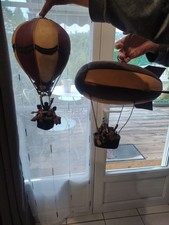 Magnifiques Suspensions Vintage En Bois Et Résine ( Une Montgolfière Et Un...