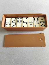 Boîte en bakélite , dominos