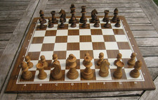 Ancien Jeu d'Echec Echiquier  en Bois Complet