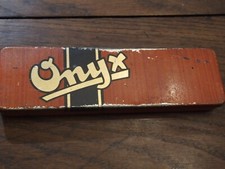 BOITE PUBLICITAIRE  LITHOGRAPHIÉE Onyx en Métal Très Ancienne.