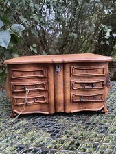 Commode De Maîtrise & Coffret