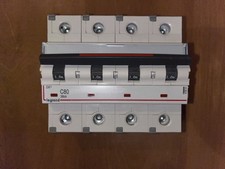 DISJONCTEUR TETRAPOLAIRE 80A
