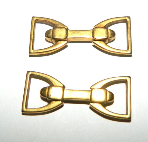 Jolie paire boutons de - de,