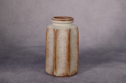 Vase style brutaliste