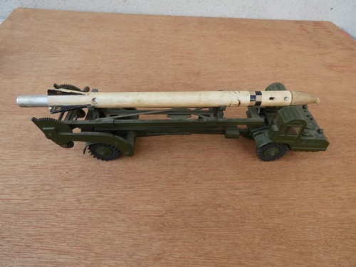 Vehicule porte missile - vehicule,