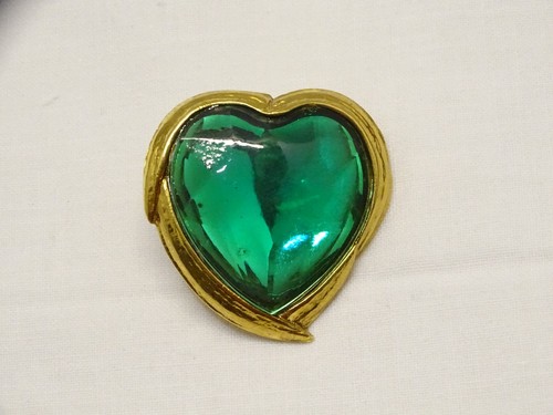 Belle petite broche yves - -belle,