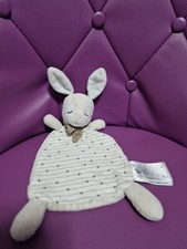 H & M H ET M DOUDOU LAPIN PLAT BEIGE BLANC YEUX DORMEURS MOTIF ETOILES 