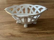 RAVISSANTE COUPE SUR PIED AJOURÉE  EN PORCELAINE BLANCHE ET OR DE PARIS XIX ème