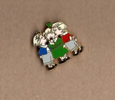 pin's BD les triplés (EGF doré signé Bernard Carant Paris) longueur: 2,2 cm