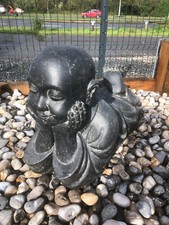 Statue de jardin moine couché