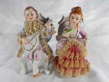 PAIRE DE FIGURINE JEUNE COUPLE