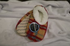 NEW Women's small Snoozies  bold plaid size 5-6