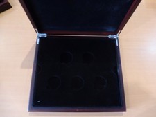 COFFRET BOIS LAQUE   29X25CM  VIDE  17  EMPLACEMENTS  39 MM TRES BON ETAT (3)