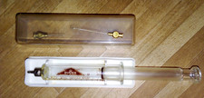 ancienne seringue en verre