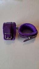MENOTTES HANDCUFFS CUIR VIOLET