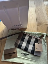 Pochette Burberry 