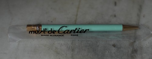 Magnifique stylo bille must - stylo,