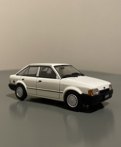 Voiture miniature ford escort - miniature,