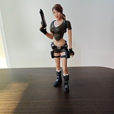 Tomb Raider Lara Croft Figure