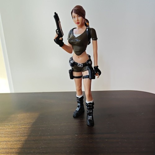 Tomb raider lara croft - lara,