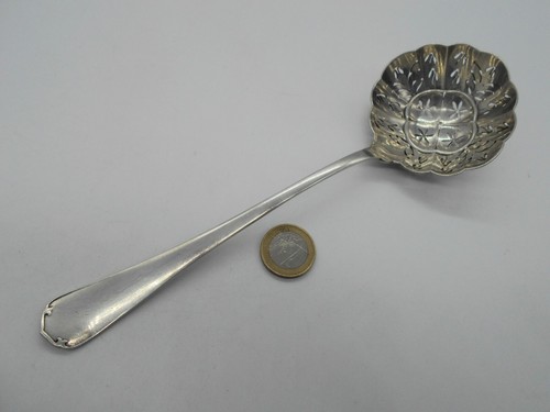 Saupoudreuse cuillere a - /,