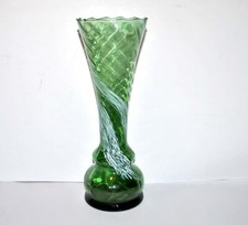 Verrerie CLICHY Vase ancien en verre vert jaspé moucheté à côtes torses moulé