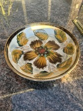 Ancien plat assiette H Bequet Quaregnon décor floral dorure relief