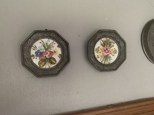 Lot De 2 assiettes décorative Etain Et Porcelaine Bouquet De Fleurs