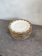 8 Assiettes En Porcelaine De