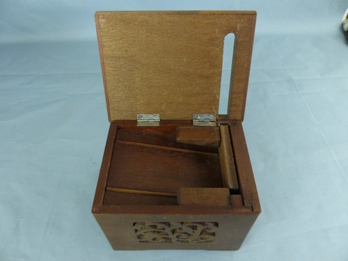 Ancien distributeur - , à