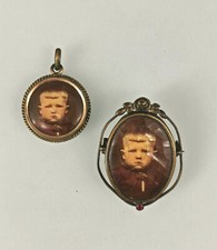 9125432 Paire Foto-Broschen Tombak Doré Kinderportraits 3,5x3cm