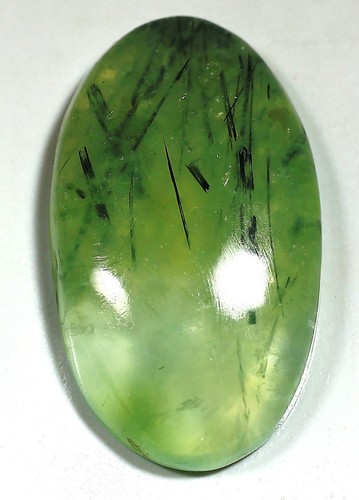 Cabochon ovale préhnite vert